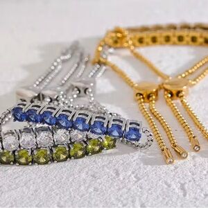 Elegant Gold Bracelet with Clear Stones